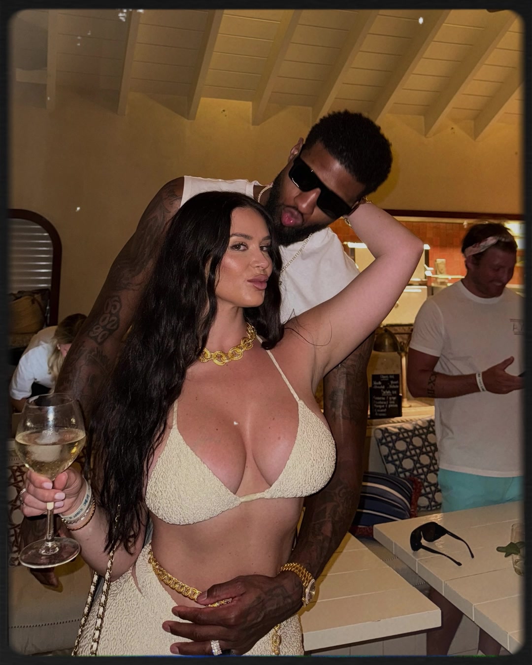 喬治擁有如此豐滿的美女老婆，還能好好打球嘛？