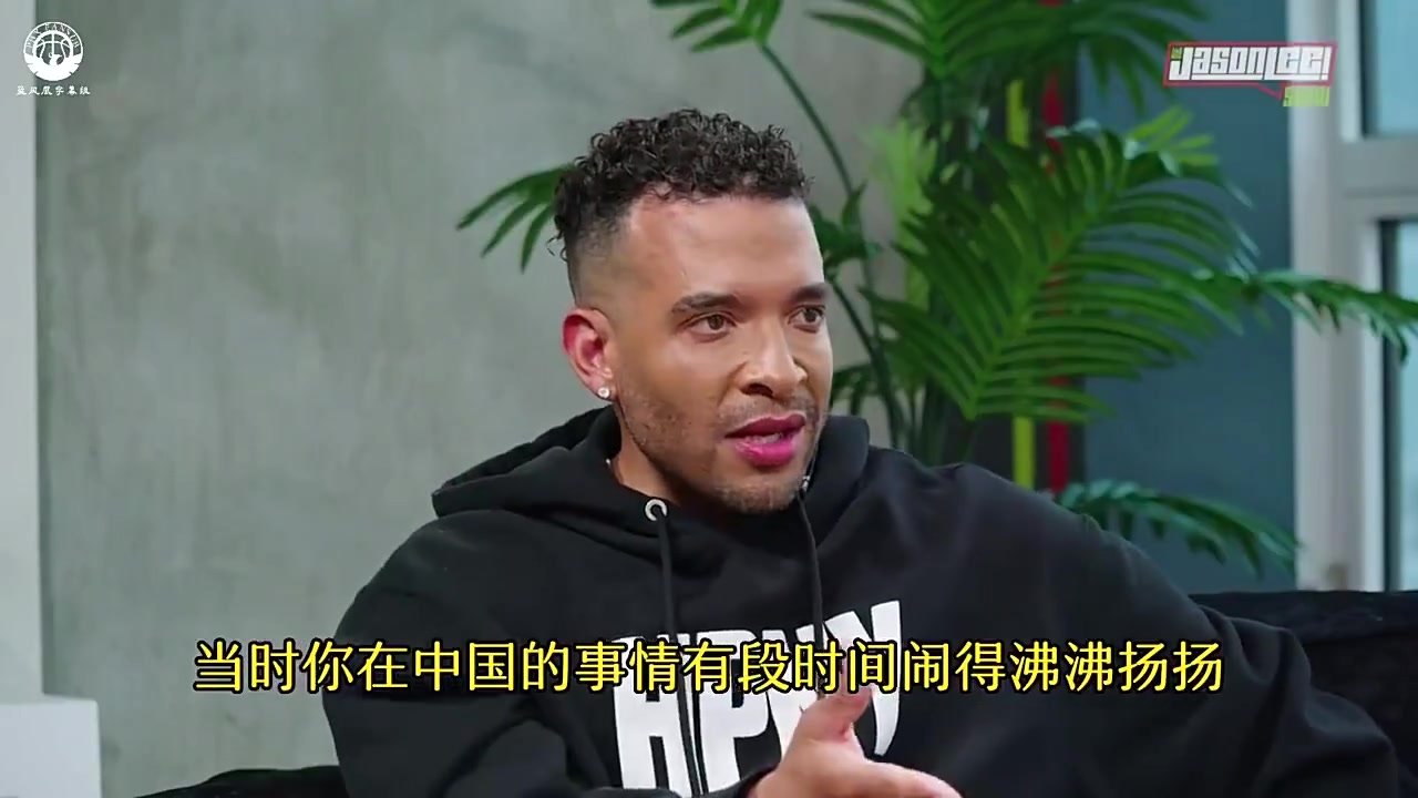 二球此前：偷東西的時(shí)候就知道錯(cuò)了，很愛(ài)中國(guó)可能以后還會(huì)去！
