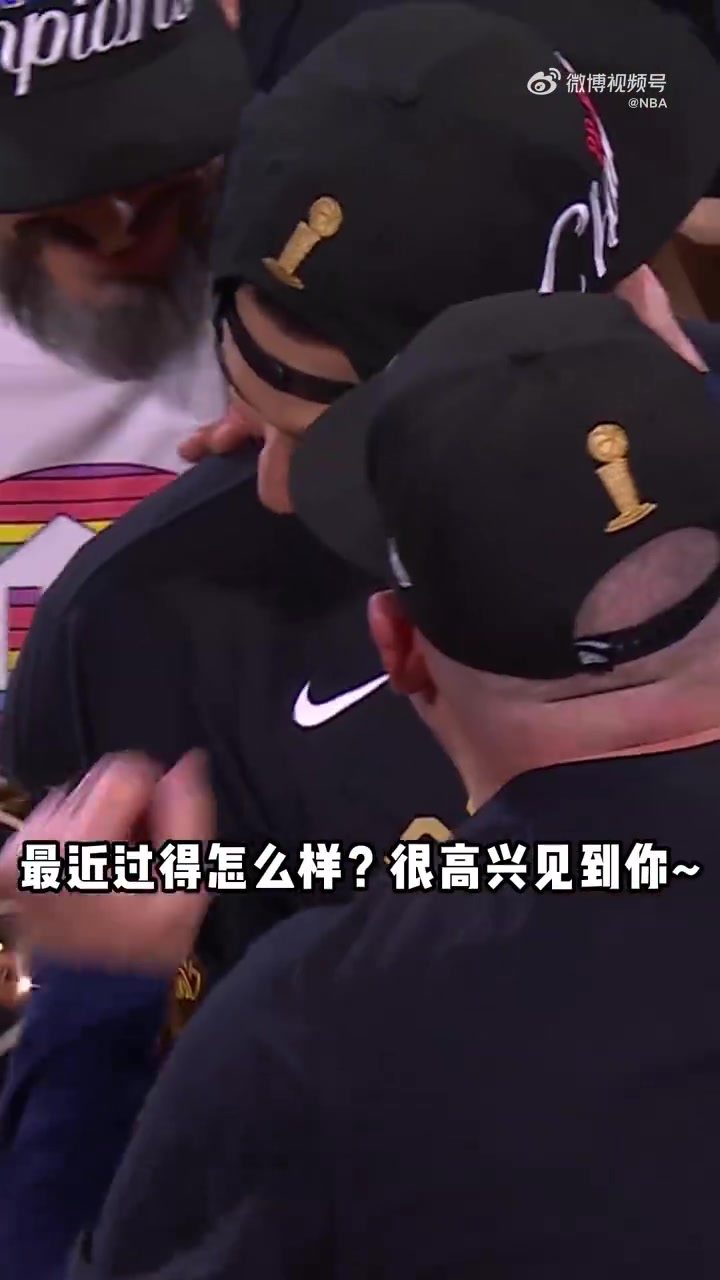 笑死！穆雷從馬龍教練手中接過獎(jiǎng)杯后，不停地喊：寶貝寶貝！