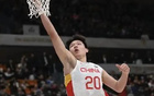 17分鐘19+10！楊瀚森榮膺高光球員，媒體贊譽其男籃巔峰之戰(zhàn)。