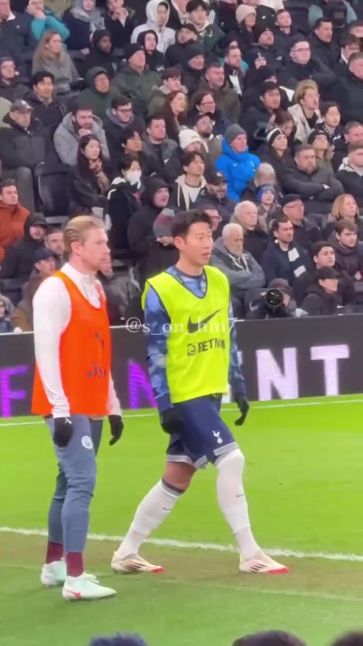 老朋友了！德布勞內和孫興慜關系真的太好了！