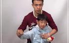 趙繼偉戲弄周琦子簽名，波蘭名也能寫(xiě)。