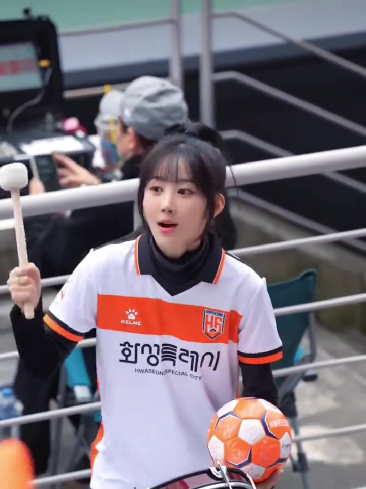 元氣滿滿！韓國聯(lián)賽的美女領航員