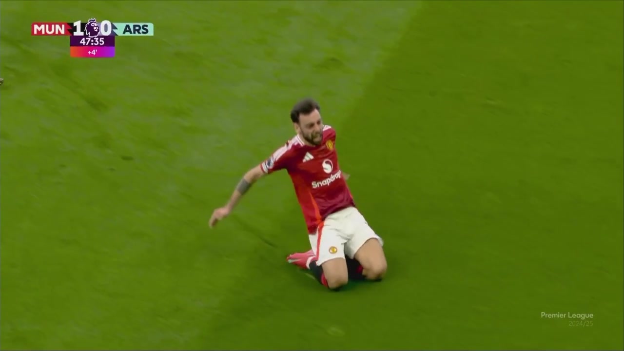 曼聯(lián)1-0阿森納！B費精彩任意球破門！拉亞撲救未能阻止皮球入網(wǎng)！