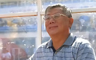 2012年王后軍葬禮，徐根寶獻(xiàn)花，范志毅淚別，千人哀悼。