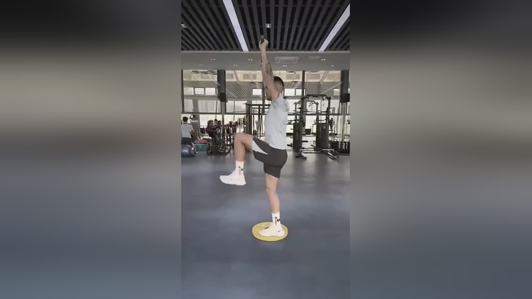 傷愈近，留滬康復，未隨隊赴日。