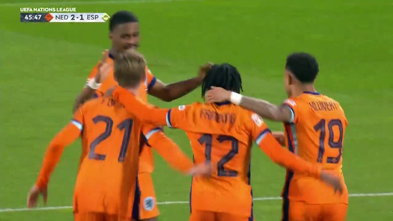 荷蘭2-1反超西班牙！弗林蓬插上橫傳助攻！賴因德斯推射破門！