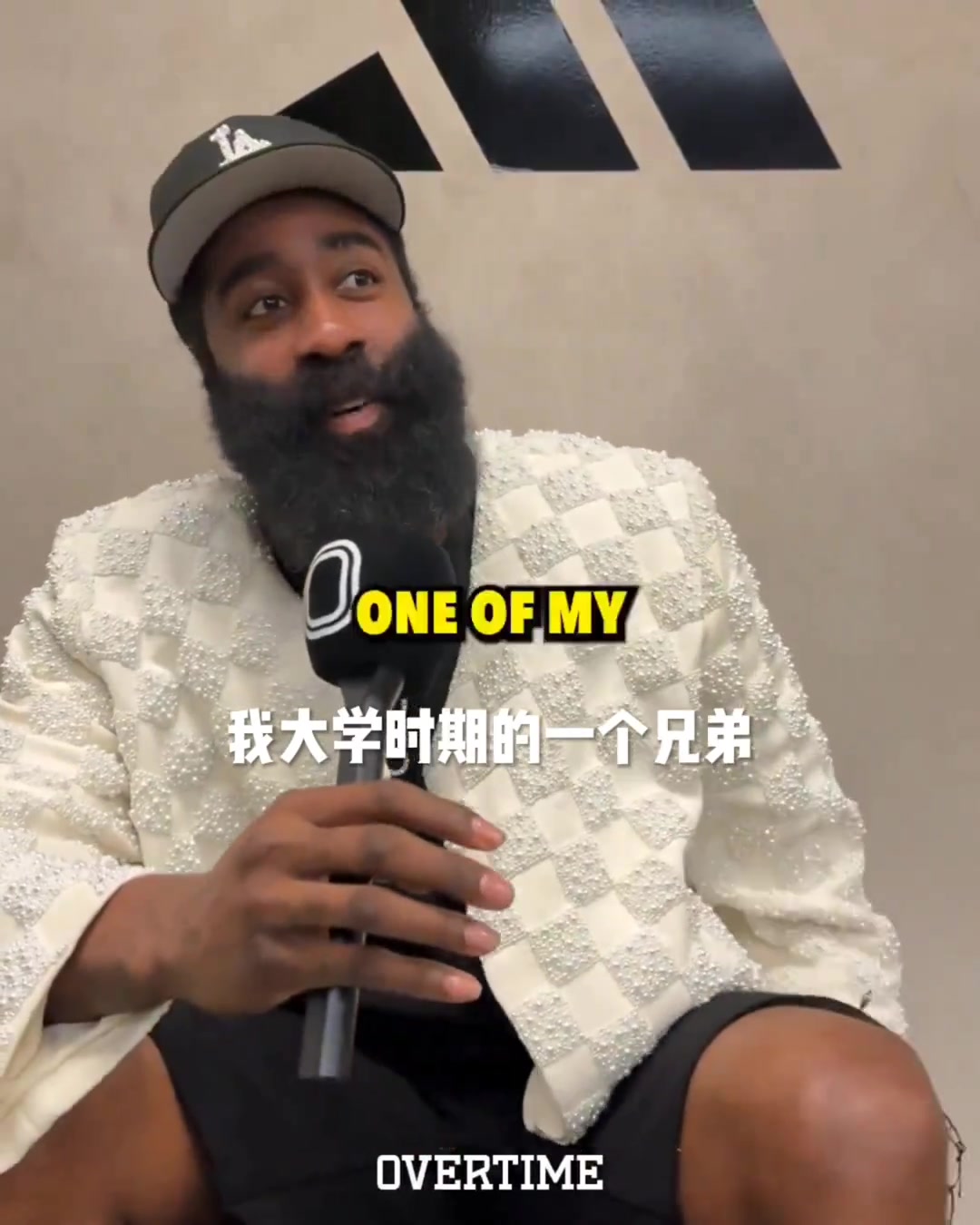 忍不住傻笑！哈登解釋流鼻血慶祝：好兄弟扣籃時鼻子被籃球砸傷了