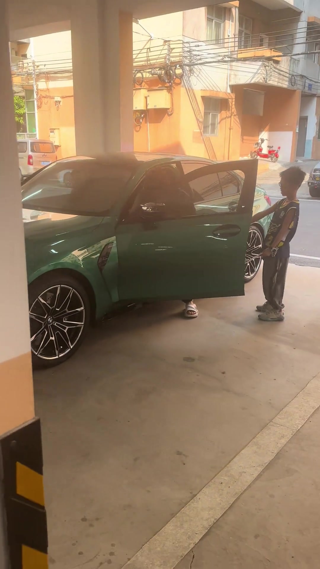 徐杰喜提新車寶馬M3，和球風很搭！