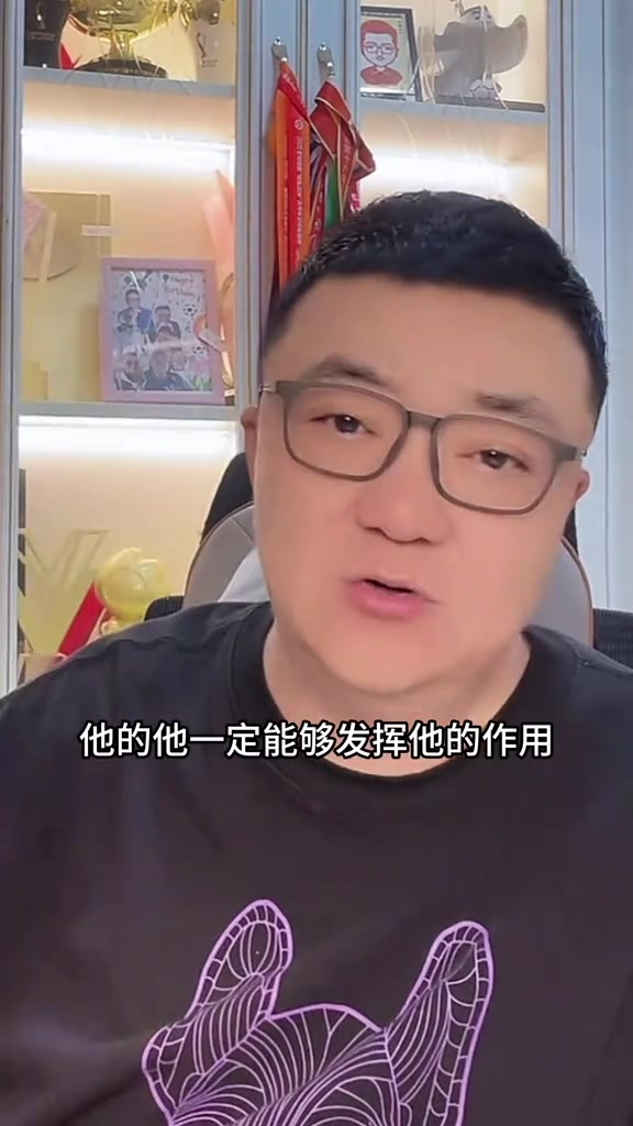 董路：不要把很長(zhǎng)時(shí)間沒(méi)踢過(guò)比賽的塞鳥，當(dāng)做一定能改變局勢(shì)的人