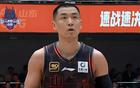 山東男籃大勝新疆37分，智杰首獲MVP，高詩巖狂歡慶祝。