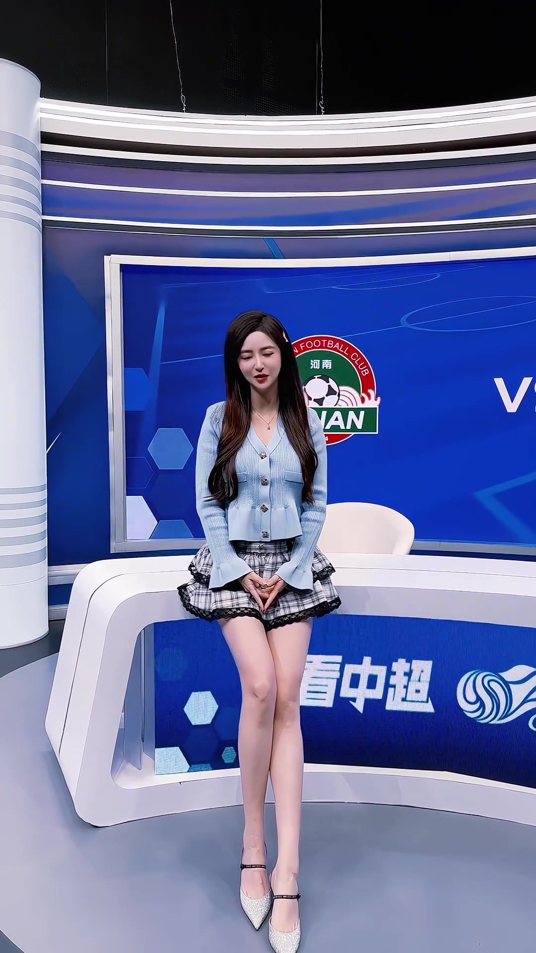 美女主播郭小仙播中超，不過怎么都聽不懂