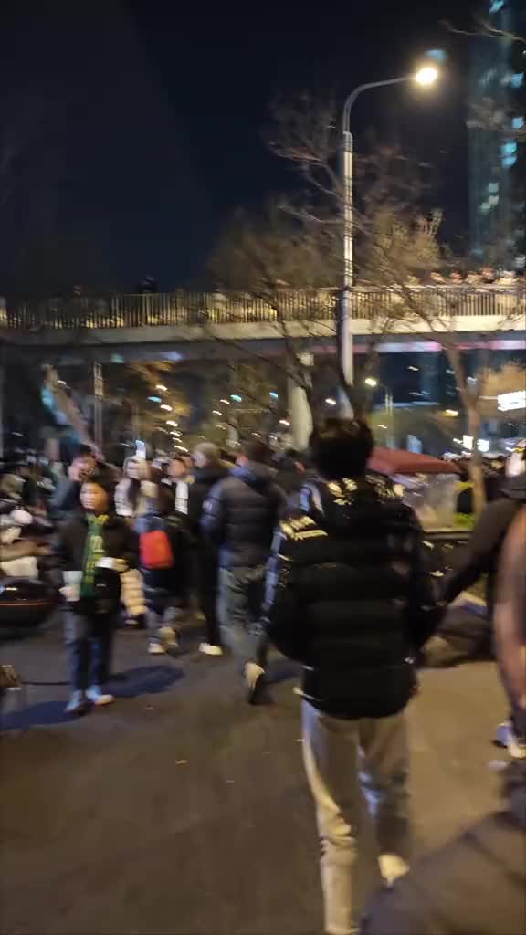 賽后國安球迷街頭大喊：馬寧SB！
