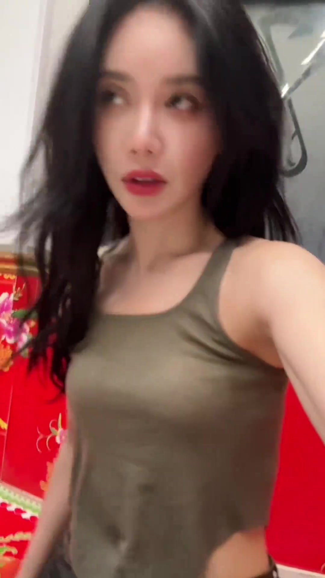 美娜曬視頻：尊貴的東北公主，請享用您的下午茶！