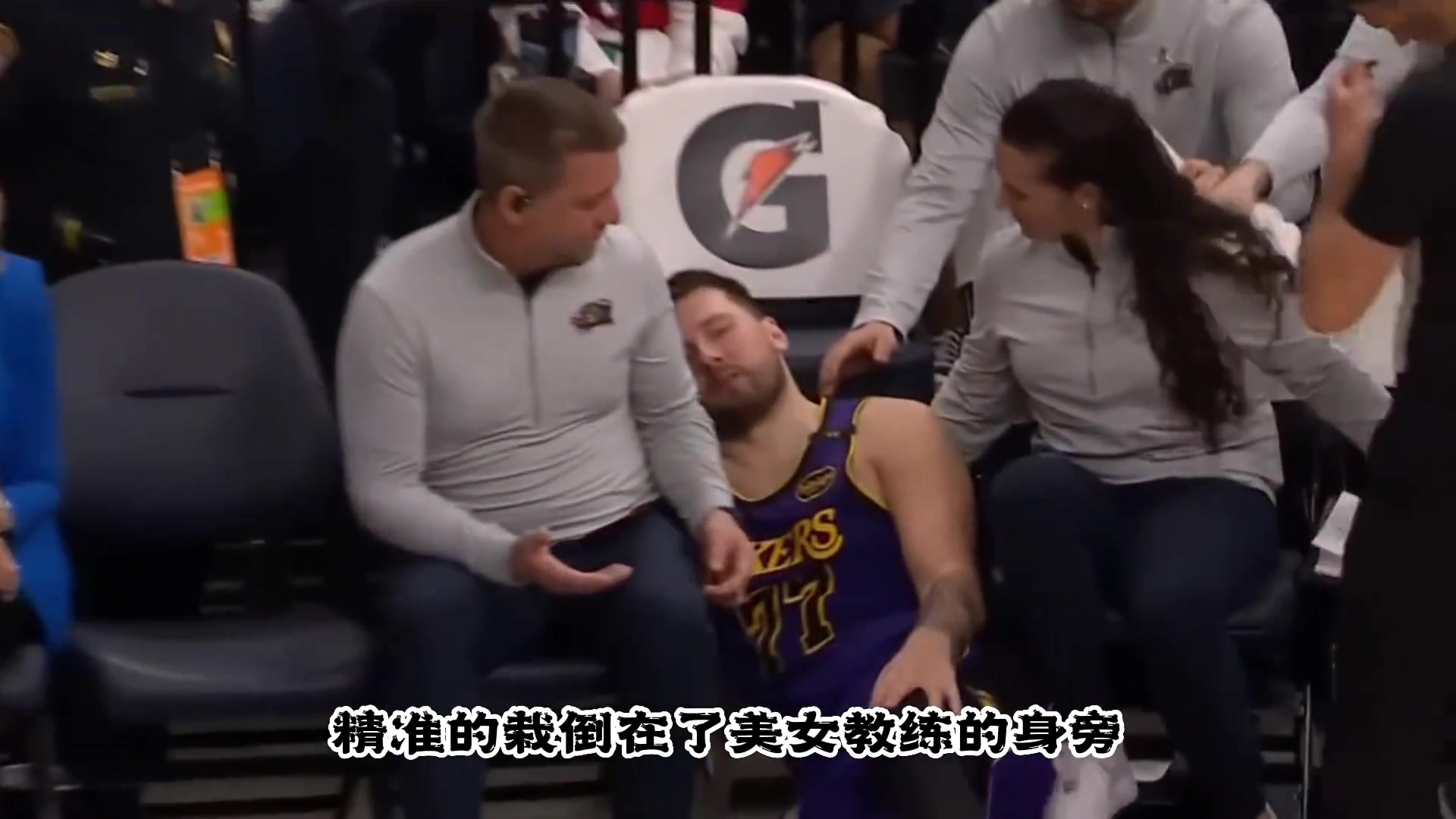 注意了！東契奇這小子又“不老實”了！數(shù)次“下手”女裁判