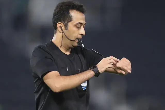 國(guó)足VS澳洲，39歲名哨曾罰中超2人，6.7萬(wàn)人觀戰(zhàn)。