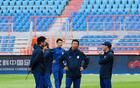 泰山隊(duì)合練23人，王、雷缺席，后防調(diào)整，崔康熙指導(dǎo)要求明確。