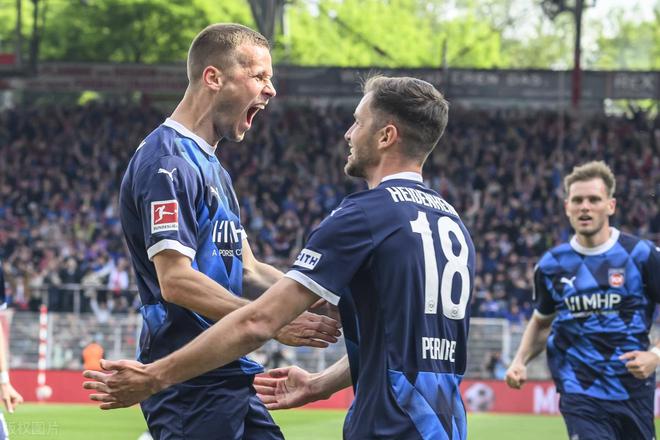 3-0，拜仁租將顯威，19歲小將助隊(duì)逆襲，德甲保級有戲。