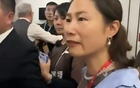 網(wǎng)傳藍(lán)衣女挑釁沖突，非北京女記者劉茹，涉事球迷已拘留。