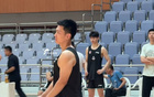 陳培東謝鄉(xiāng)迷，愿籃球少年得佳績。