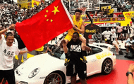 世界冠軍！陳登星扣籃大賽奪冠，舉旗慶祝！