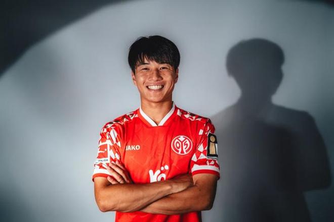德甲新軍！川崎颯太租借美因茨，23歲日本中場(chǎng)，有買斷。