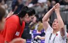 中國女籃三連勝，狂攬107分！宮魯鳴領(lǐng)隊(duì)，李夢(mèng)再現(xiàn)輝煌。