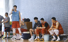 中國男籃面臨人手短缺，應(yīng)調(diào)整策略鍛煉新人備戰(zhàn)亞洲杯？